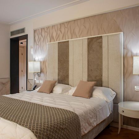 Versilia Palace Hotel マリーナ・ディ・ピエトラサンタ エクステリア 写真