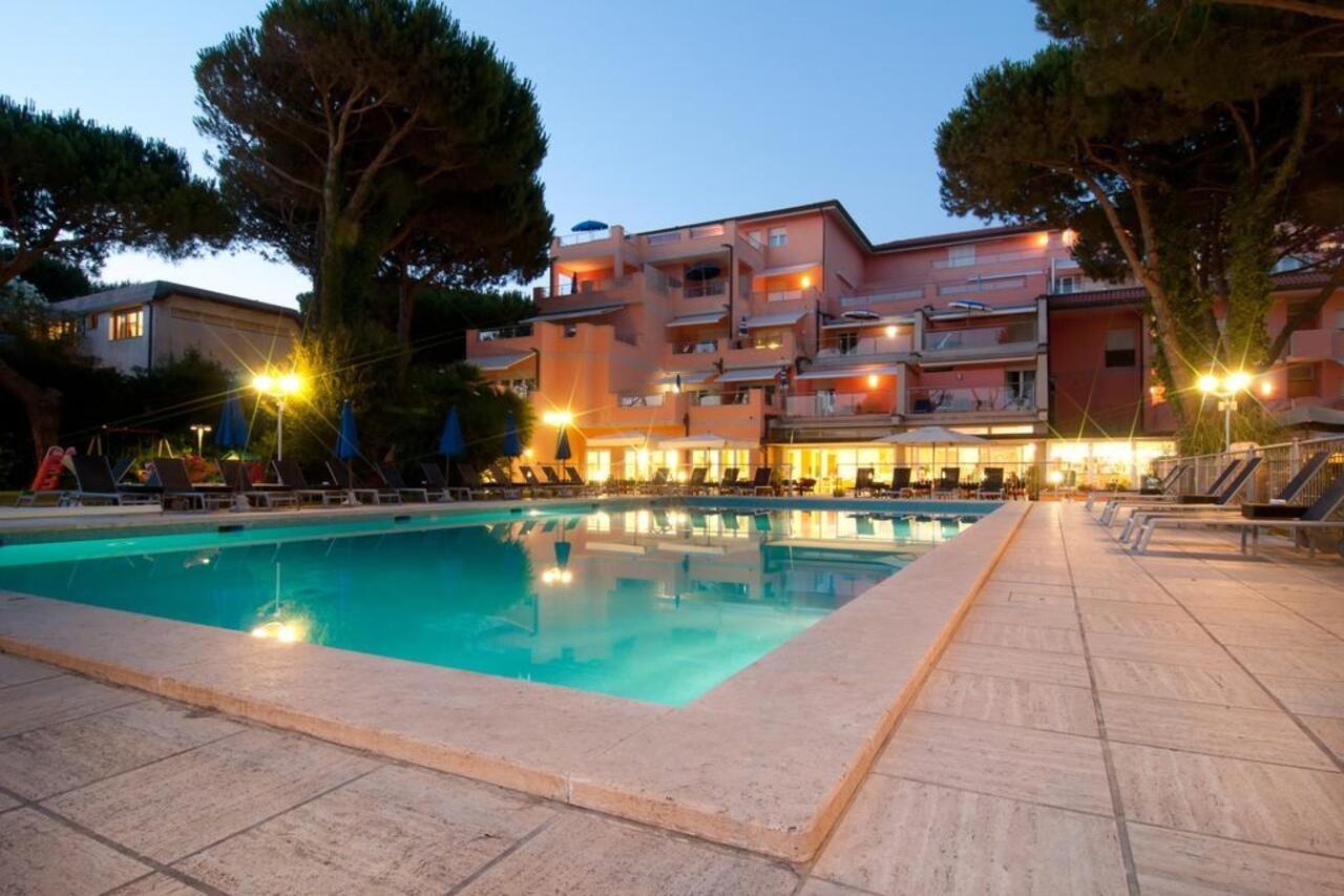 Versilia Palace Hotel マリーナ・ディ・ピエトラサンタ エクステリア 写真