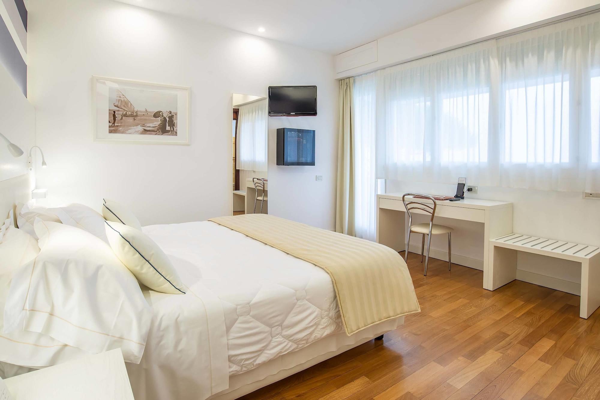 Versilia Palace Hotel マリーナ・ディ・ピエトラサンタ エクステリア 写真