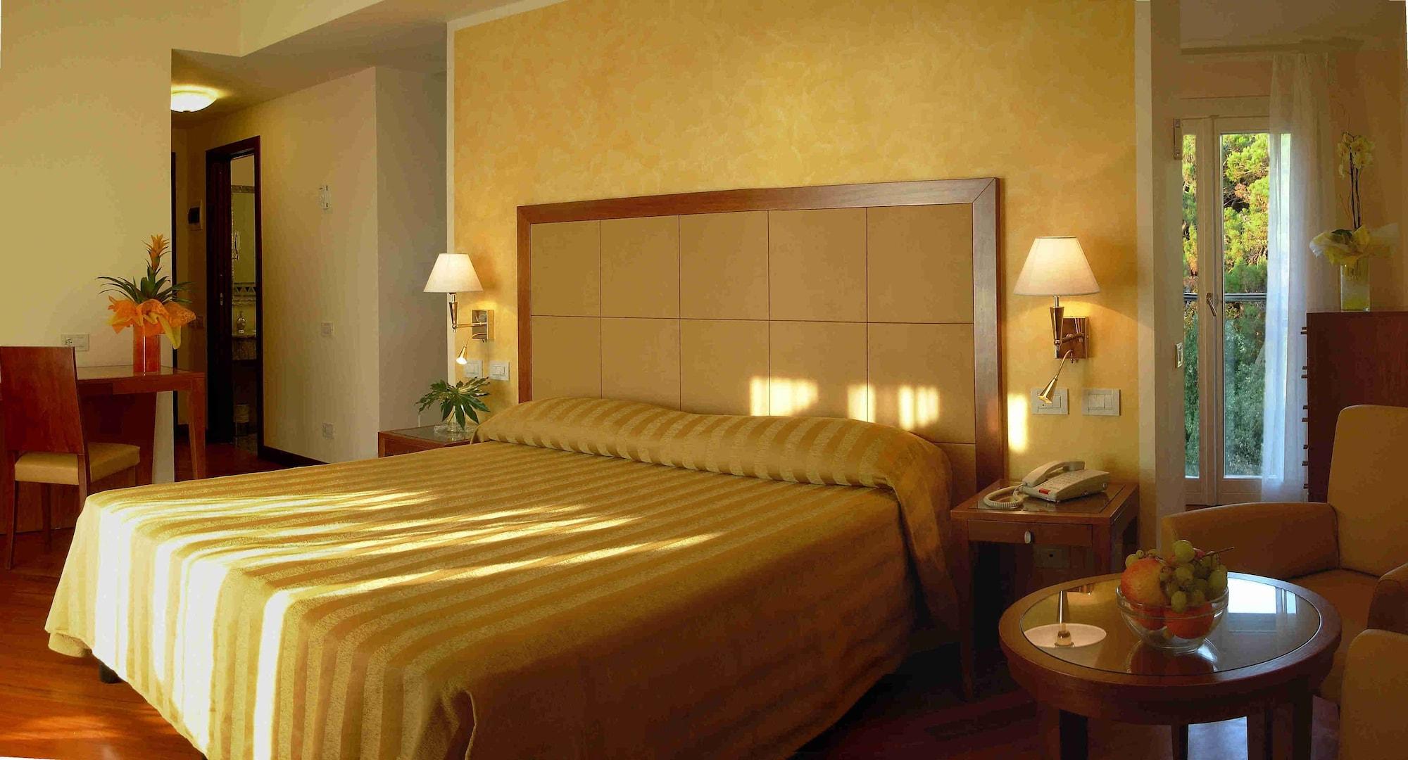 Versilia Palace Hotel マリーナ・ディ・ピエトラサンタ エクステリア 写真
