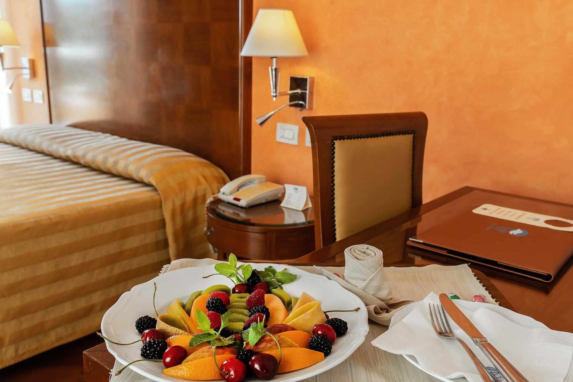 Versilia Palace Hotel マリーナ・ディ・ピエトラサンタ エクステリア 写真