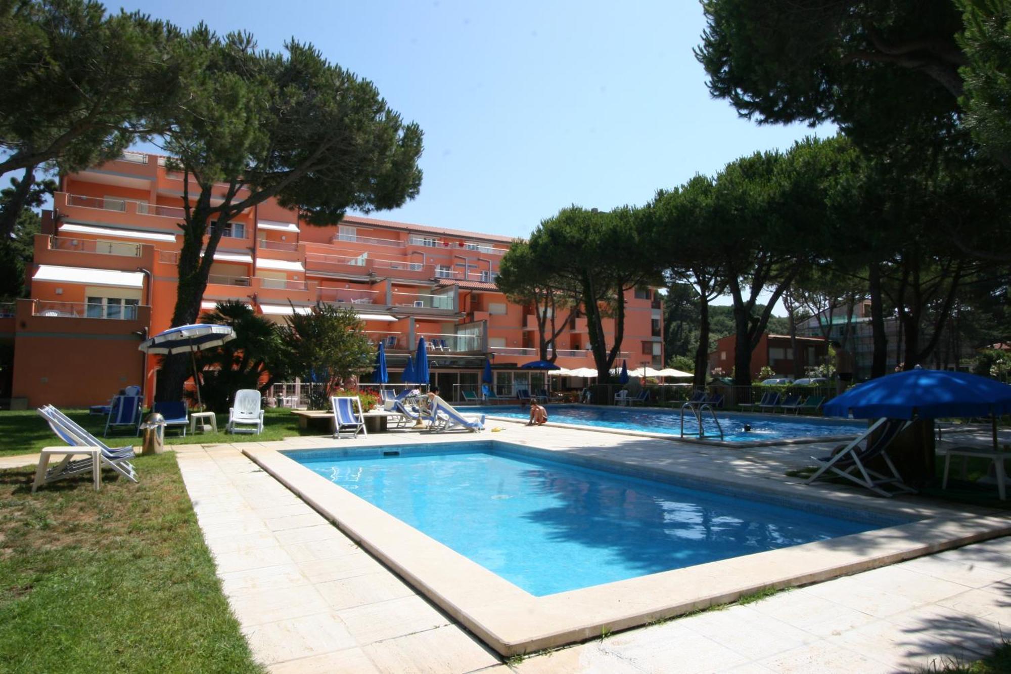 Versilia Palace Hotel マリーナ・ディ・ピエトラサンタ エクステリア 写真