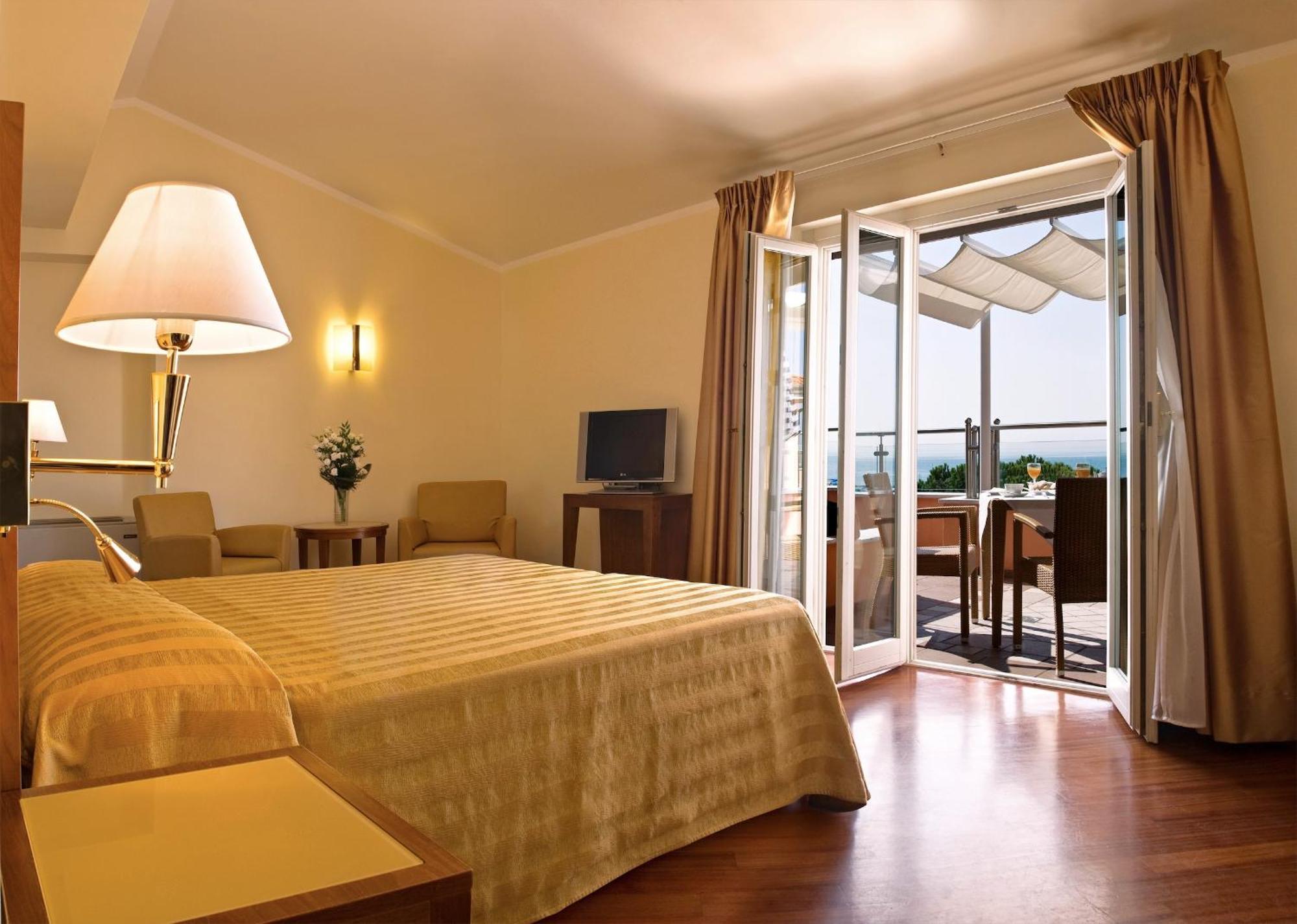 Versilia Palace Hotel マリーナ・ディ・ピエトラサンタ エクステリア 写真