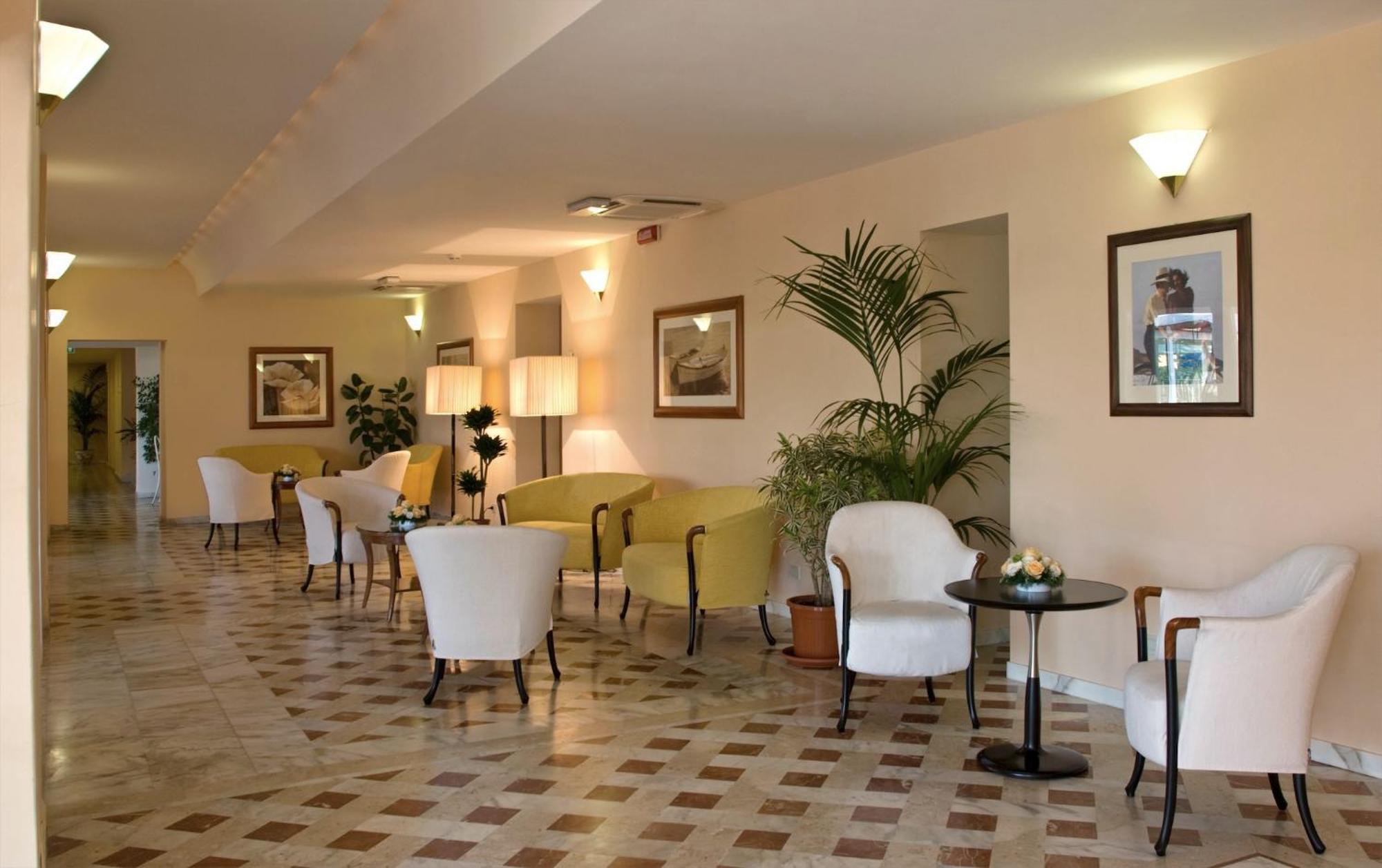 Versilia Palace Hotel マリーナ・ディ・ピエトラサンタ エクステリア 写真