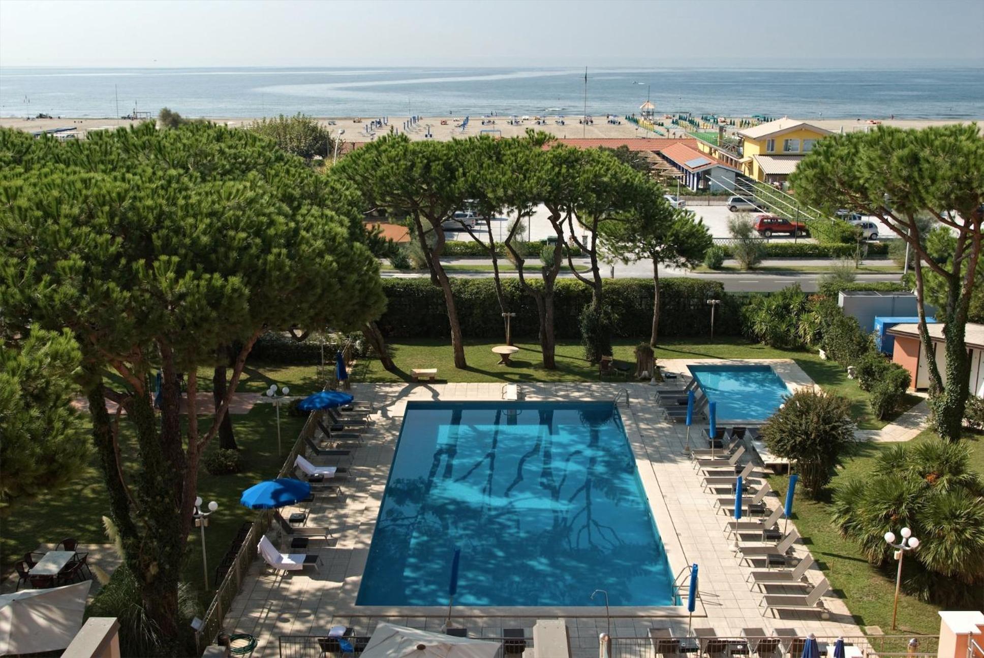 Versilia Palace Hotel マリーナ・ディ・ピエトラサンタ エクステリア 写真