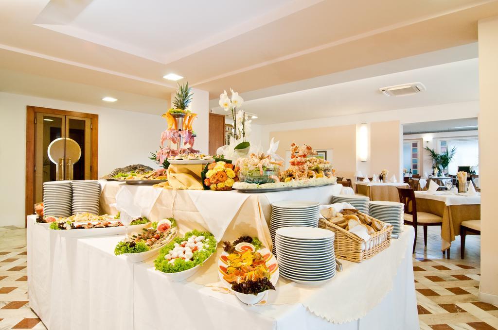 Versilia Palace Hotel マリーナ・ディ・ピエトラサンタ エクステリア 写真