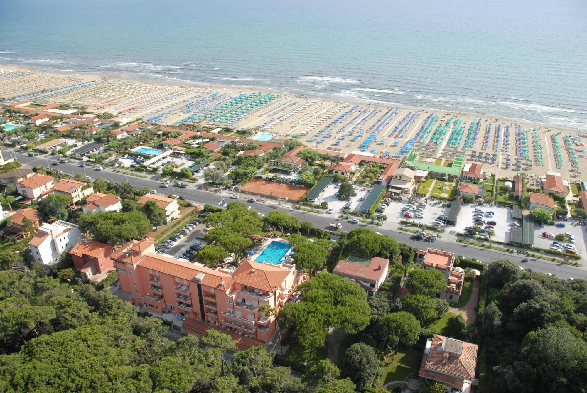 Versilia Palace Hotel マリーナ・ディ・ピエトラサンタ エクステリア 写真