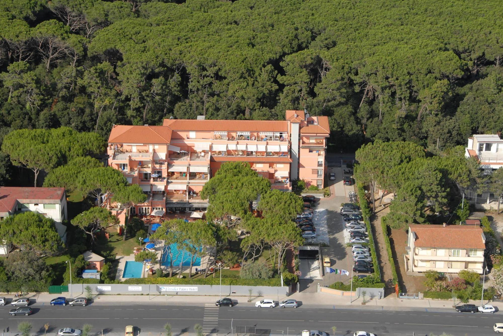 Versilia Palace Hotel マリーナ・ディ・ピエトラサンタ エクステリア 写真