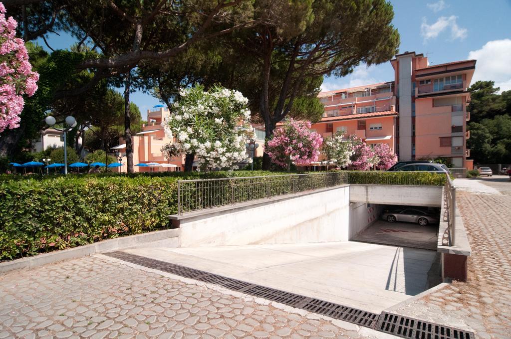 Versilia Palace Hotel マリーナ・ディ・ピエトラサンタ エクステリア 写真