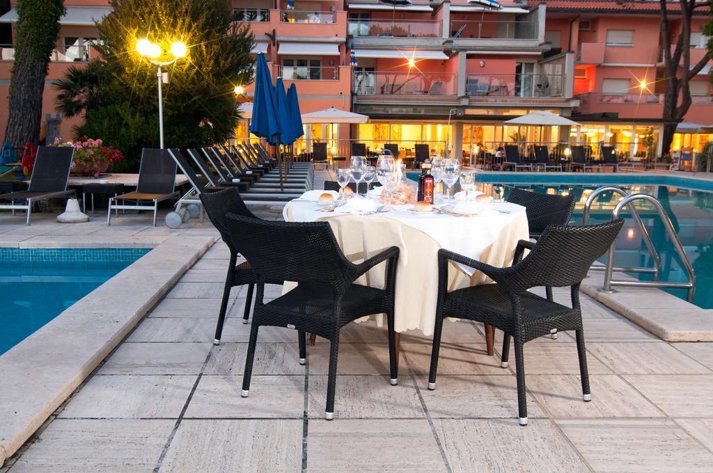 Versilia Palace Hotel マリーナ・ディ・ピエトラサンタ エクステリア 写真